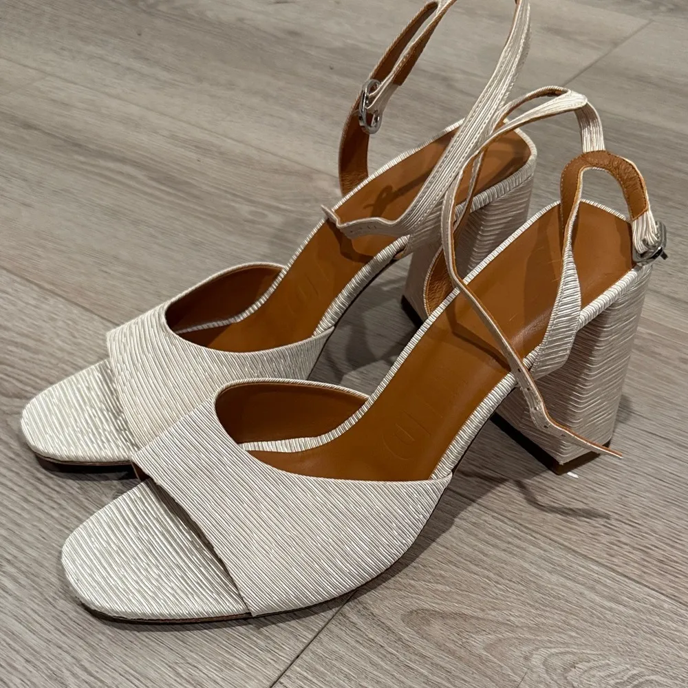 BNWT Staud White Textured Solange 100MM Block-Heel Sandals 40.5/9.5 Bridal - Image 2