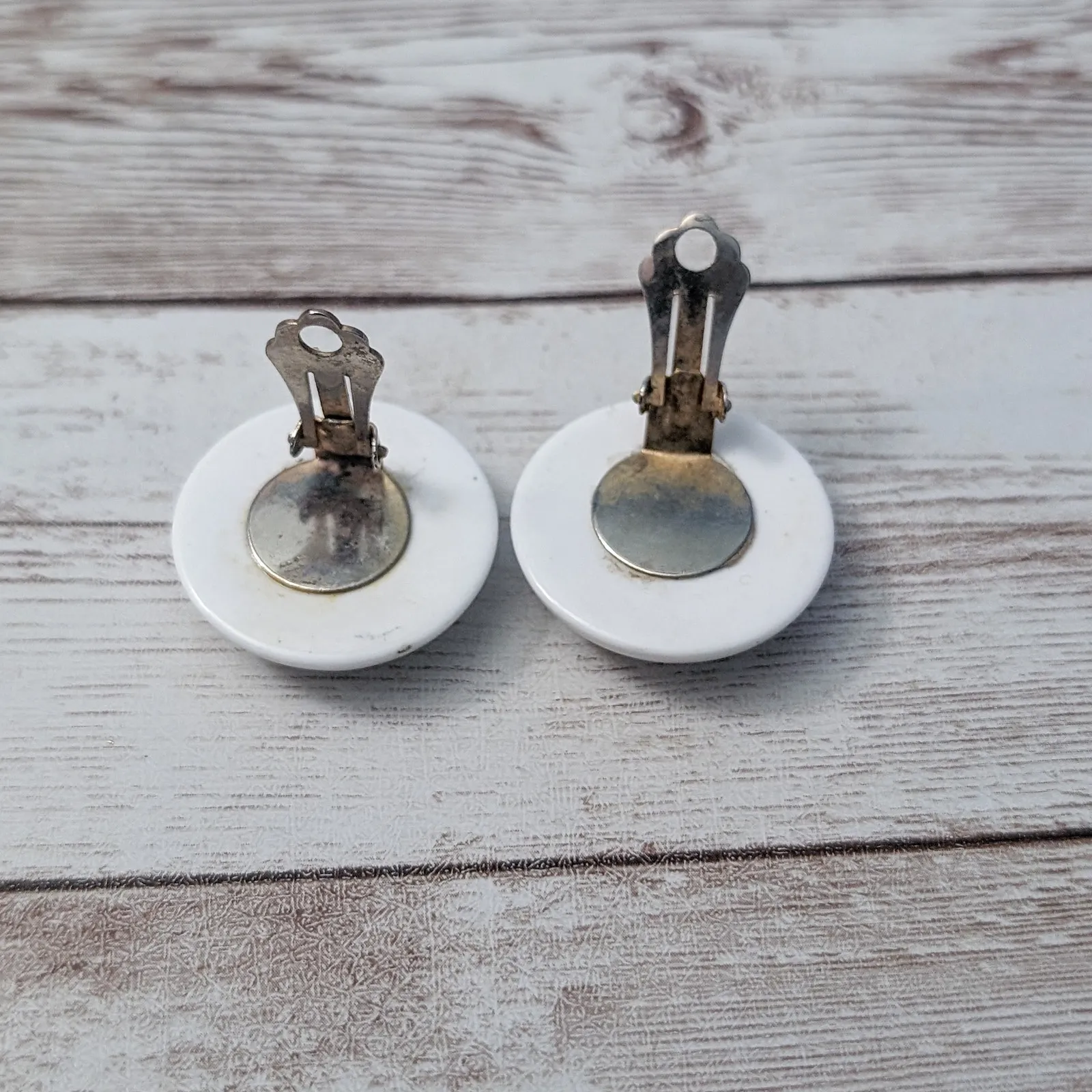 Vintage Clip On Earrings White Circle - Image 6