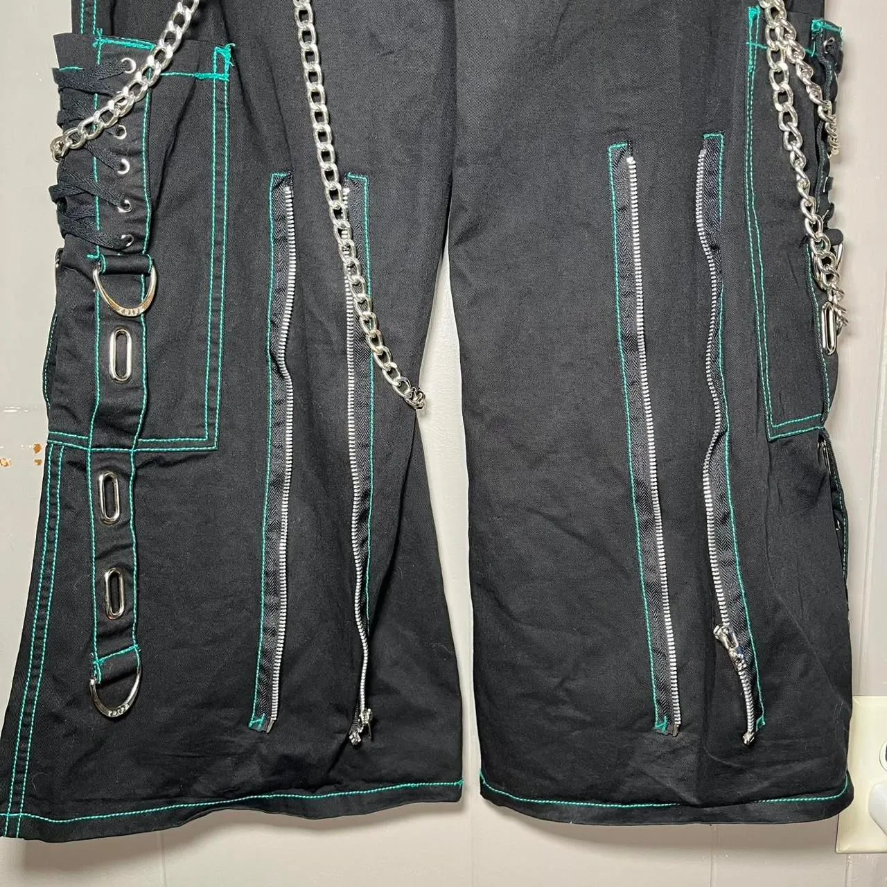 Tripp NYC Black and Green Cargo Pants Baggy with Chains ( Size 3 ) 30" Waist - Image 8