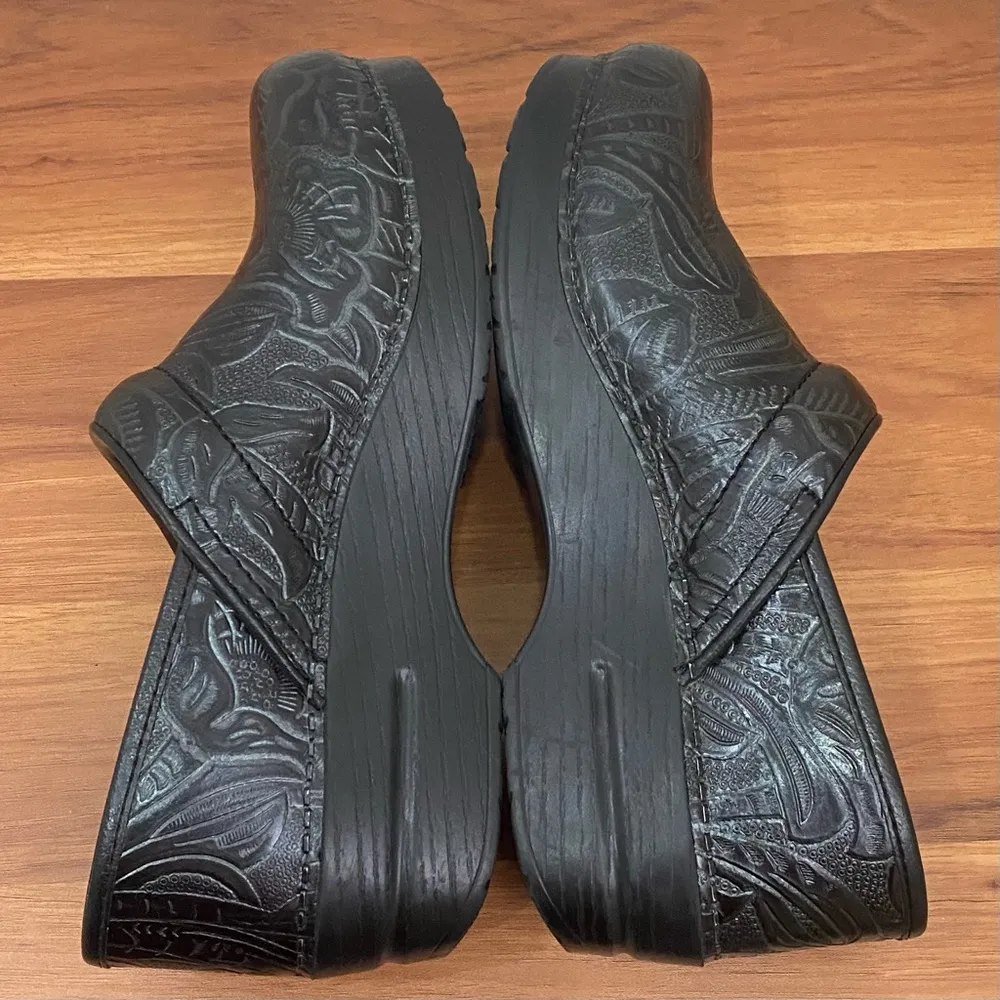 906020202 Professional Clog Black Tooled Leather Clogs Size 39 8.5-9US - Image 7