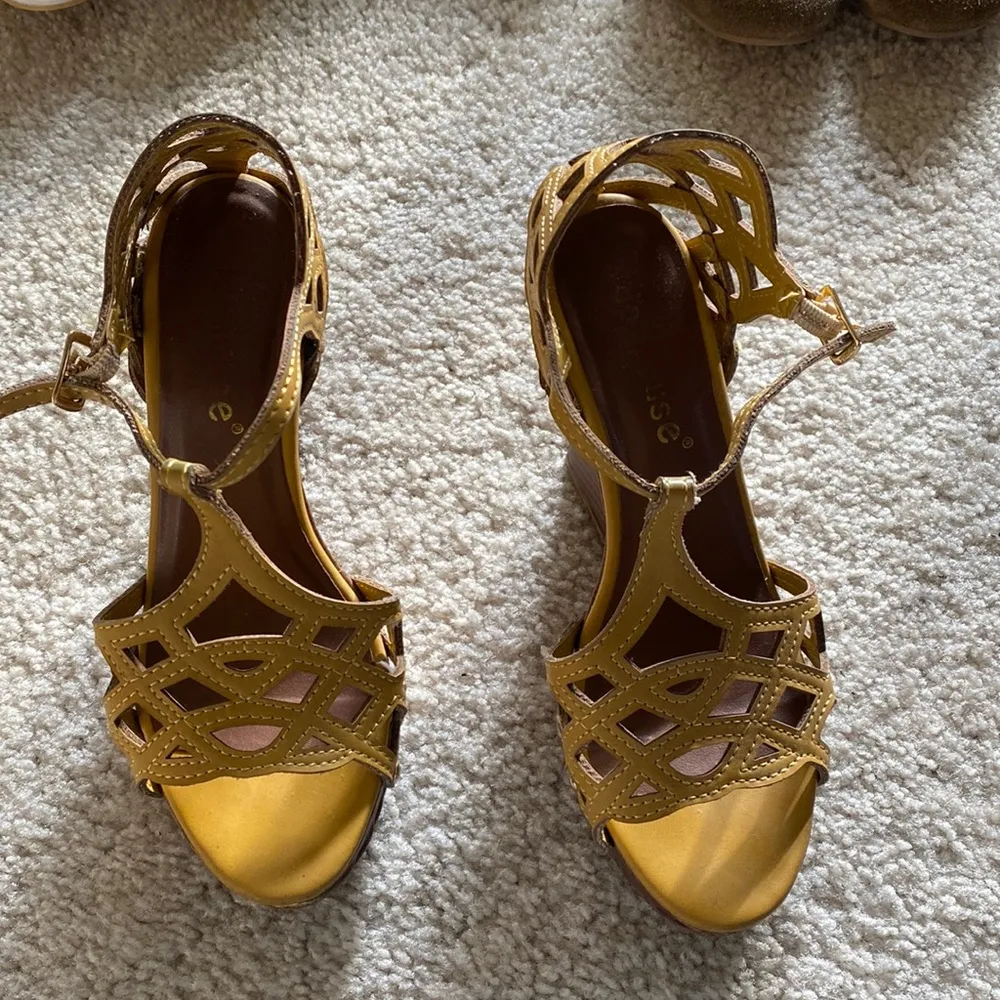 Lace woven fun statement wedges size 5.5 - Image 3