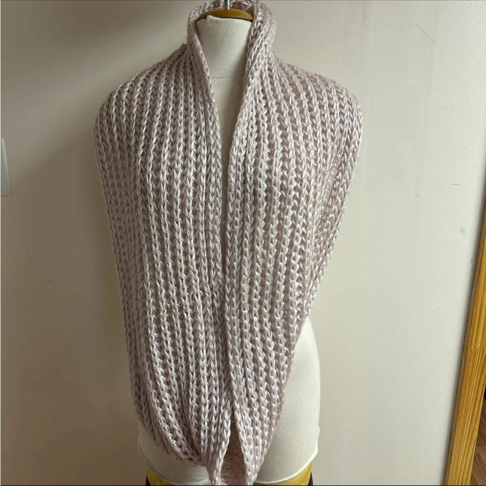 Pink infinity scarf - Image 2