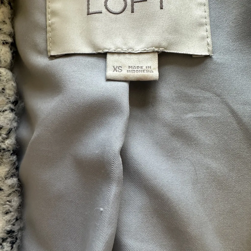 LOFT Gray Textured Long Coat with Pink Trim - Image 4