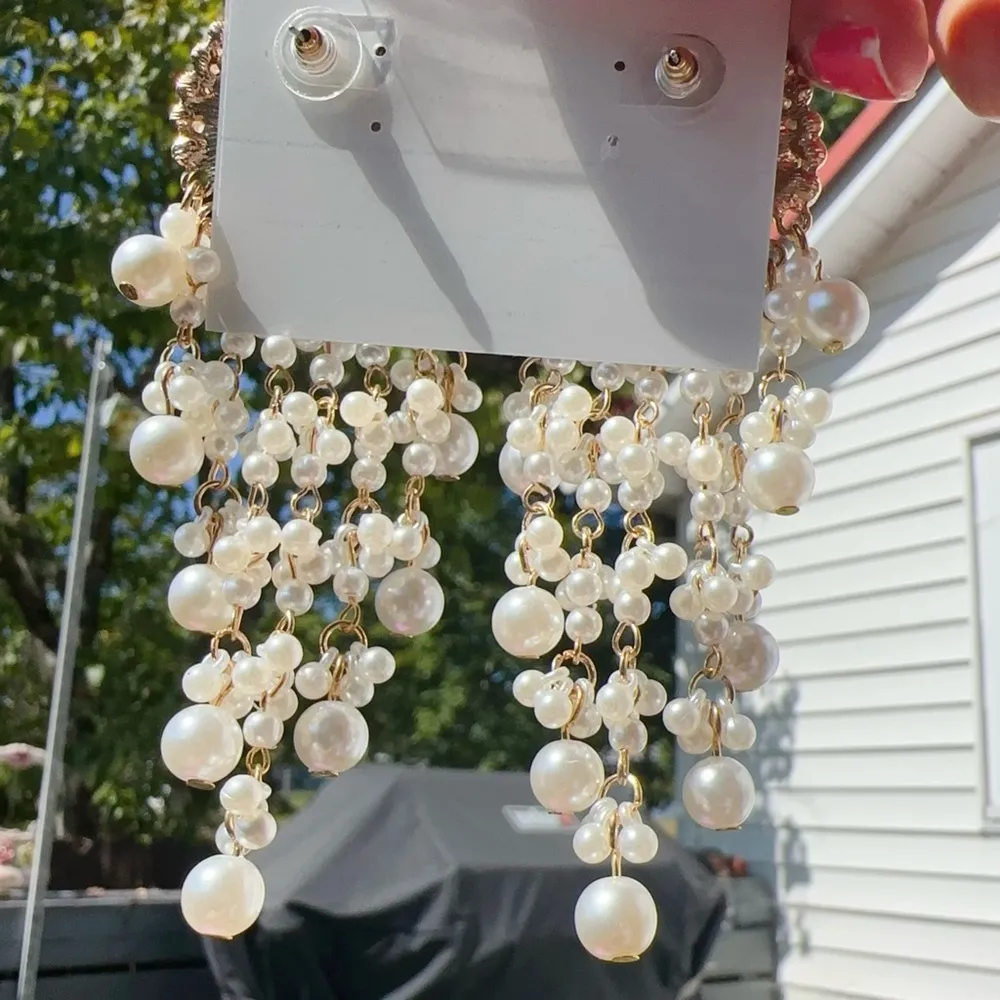 Natasha gold tone green heart tear drop crystal pave circle pearl tassel earring - Image 7