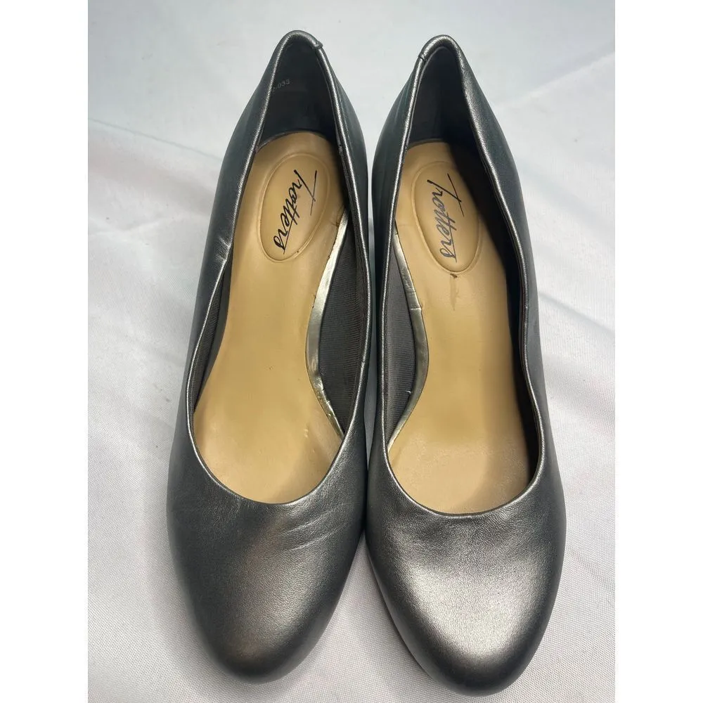 Trotters Sleek Silver size 7WW Pumps bin 1‎ - Image 2