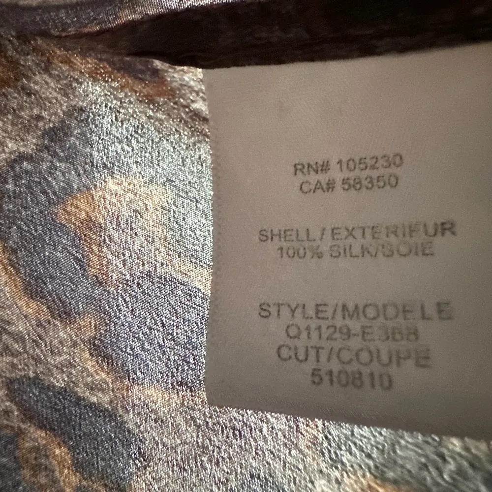 Equipment Femme blouse size XS/TP silk cheetah animal print boho modest office - Image 3