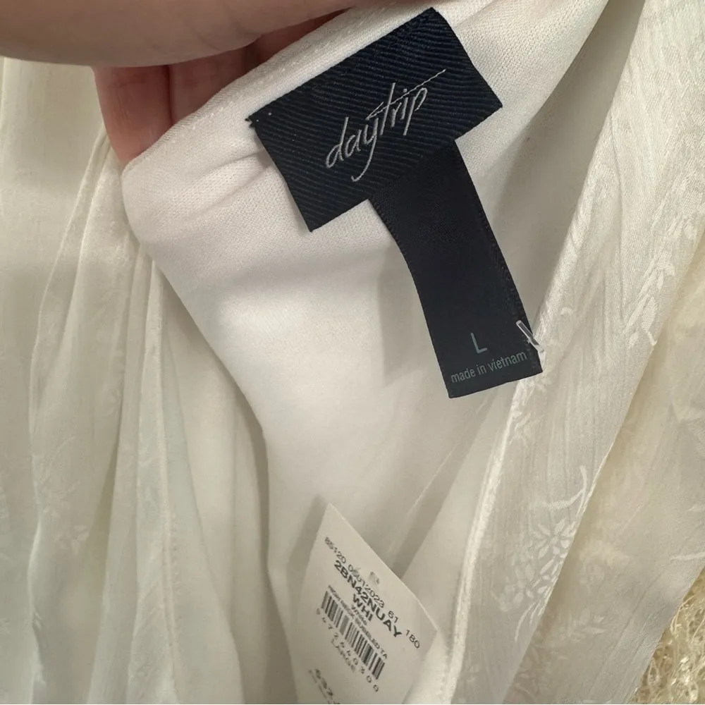 New Daytrip White Bubble Hem Halter Tank Top Size Large - Image 4