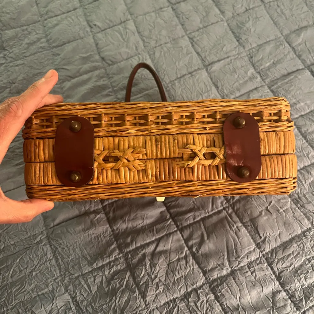 Etienne Aigner Vintage Iconic Wicker Hqndbag in Aigner signature burgundy - Image 7