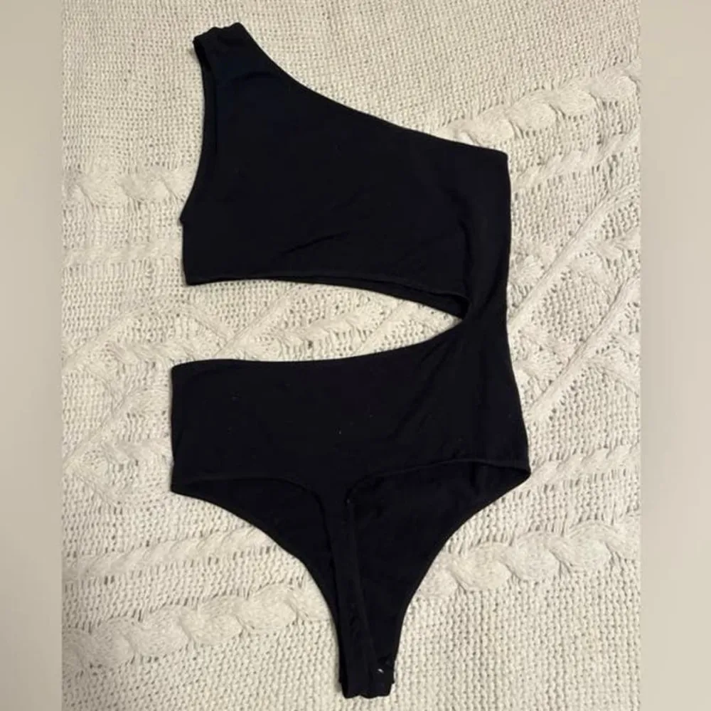 LUSH Cutout Black Seamless Body Suit, Size Medium, B80, $62 - Image 3