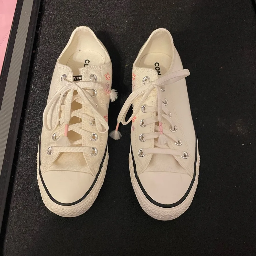 Converse Chuck Taylor’s All Star White Canvas Sneakers with Embroidered Floral - Image 2