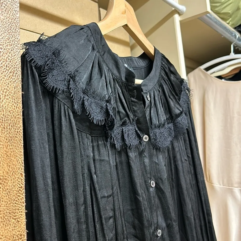 Anthropologie Current Air Women top medium black satin lace coquette witchy Elphaba Victorian - Image 2