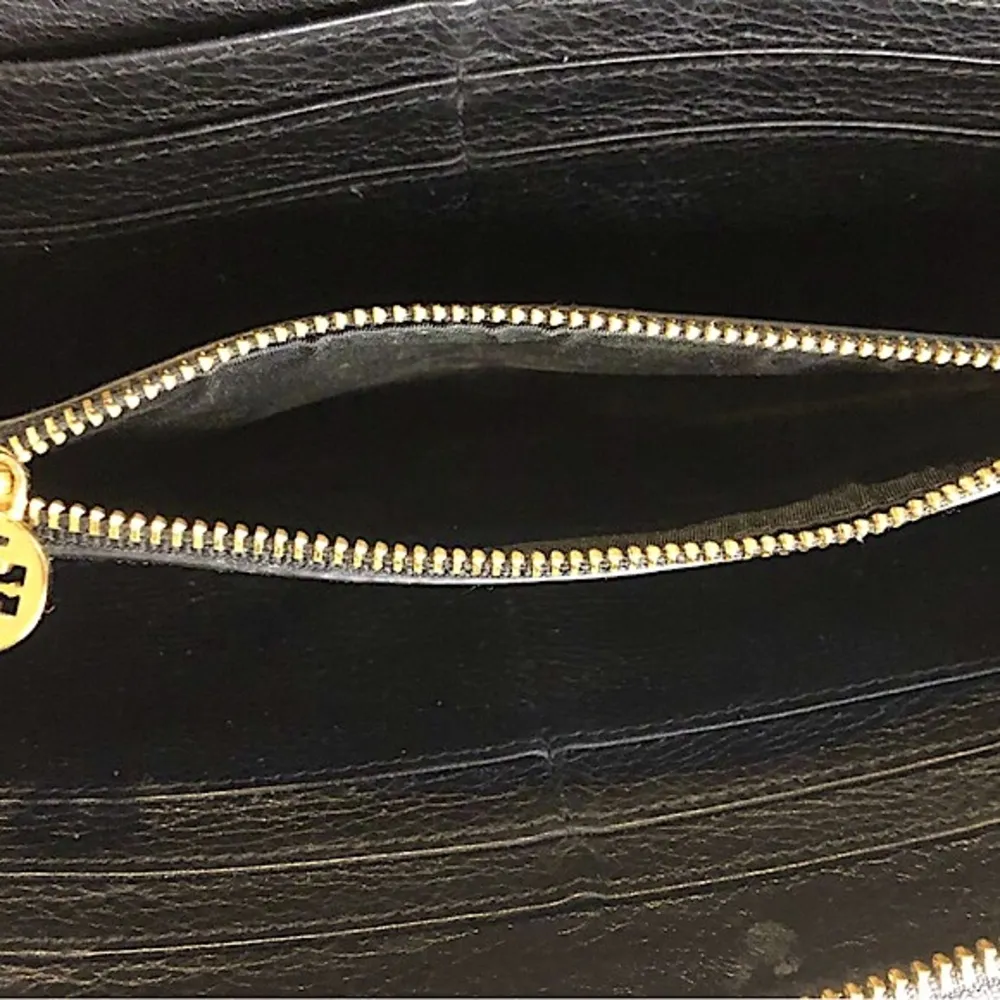 TORY BURCH Black Tumbled Leather Full Zip Continental Wallet - Image 9