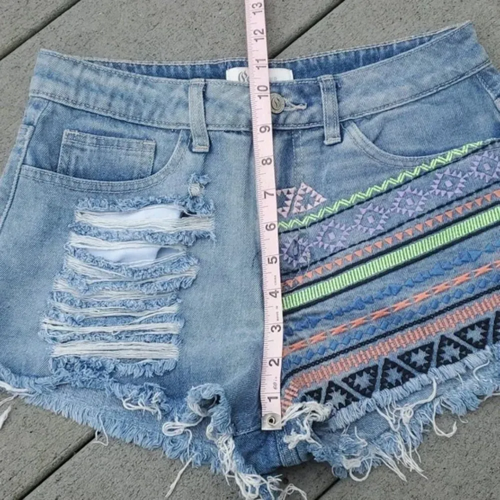 Cello Embroidered Distressed High Rise Jean Shorts Size Medium - Image 7