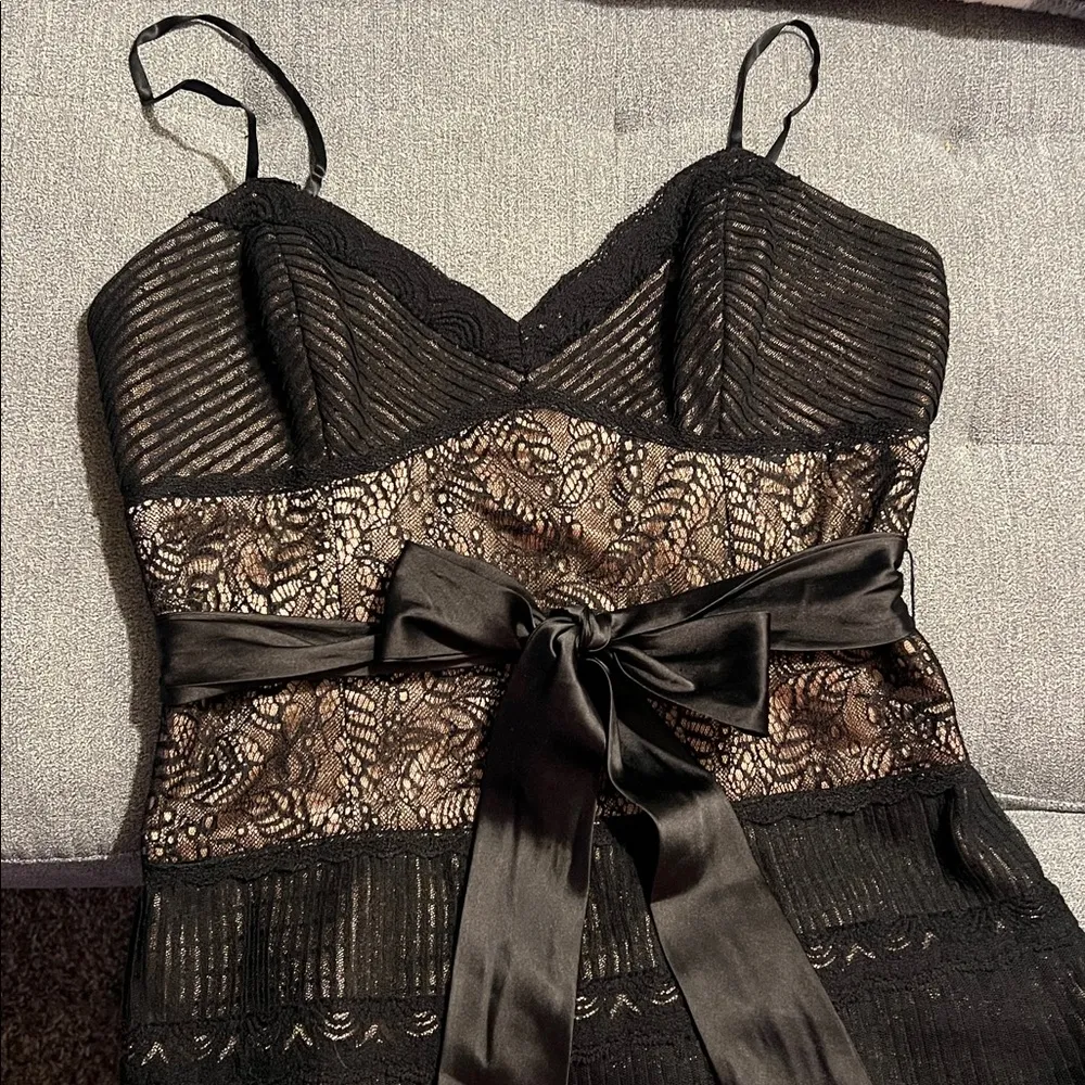 BCBGMaxAzria ostrich feather trim mini dress, lace inlay, nude satin lining,sz 4 - Image 9