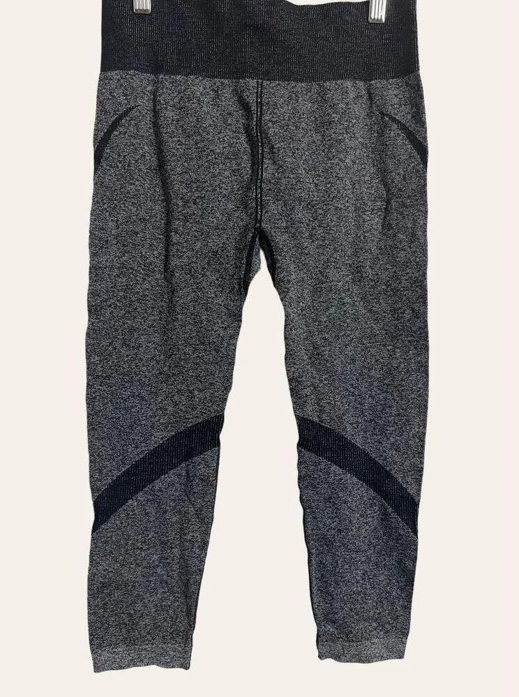 Fabletics Gray Black Seamless Arlene Crop Leggings Size S - Image 5