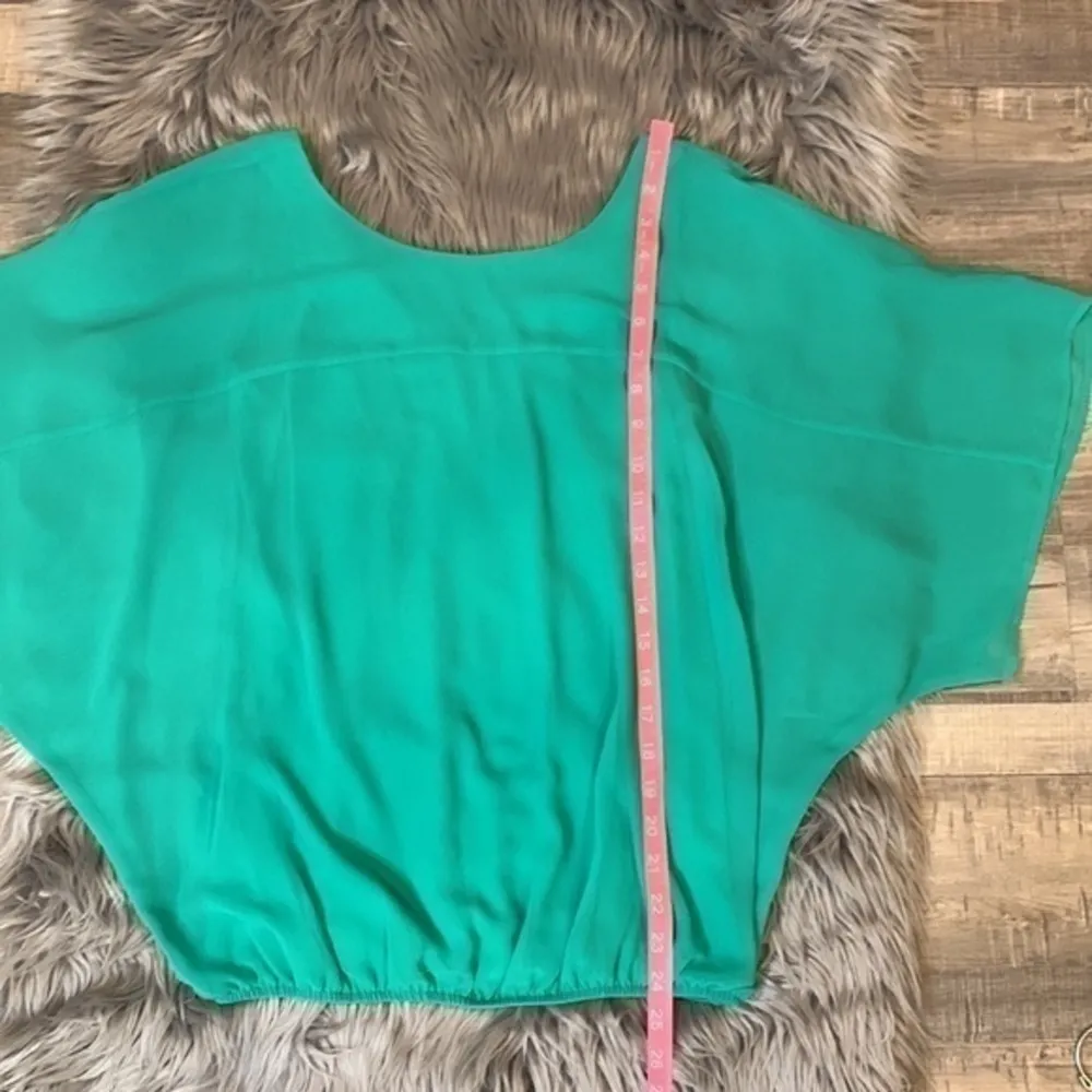Express dolman blouson v-back top lined green S - Image 7