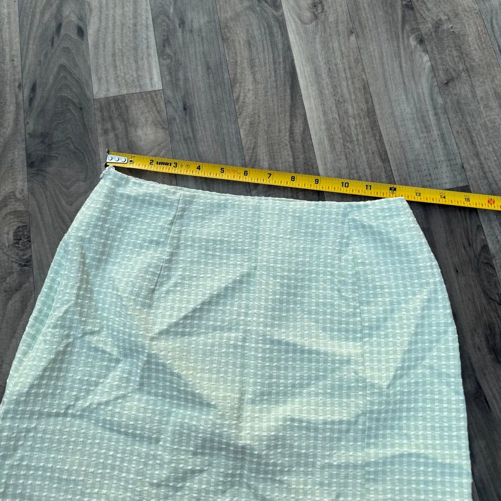 Gingham seersucker green plaid mini skirt with slit - Image 4