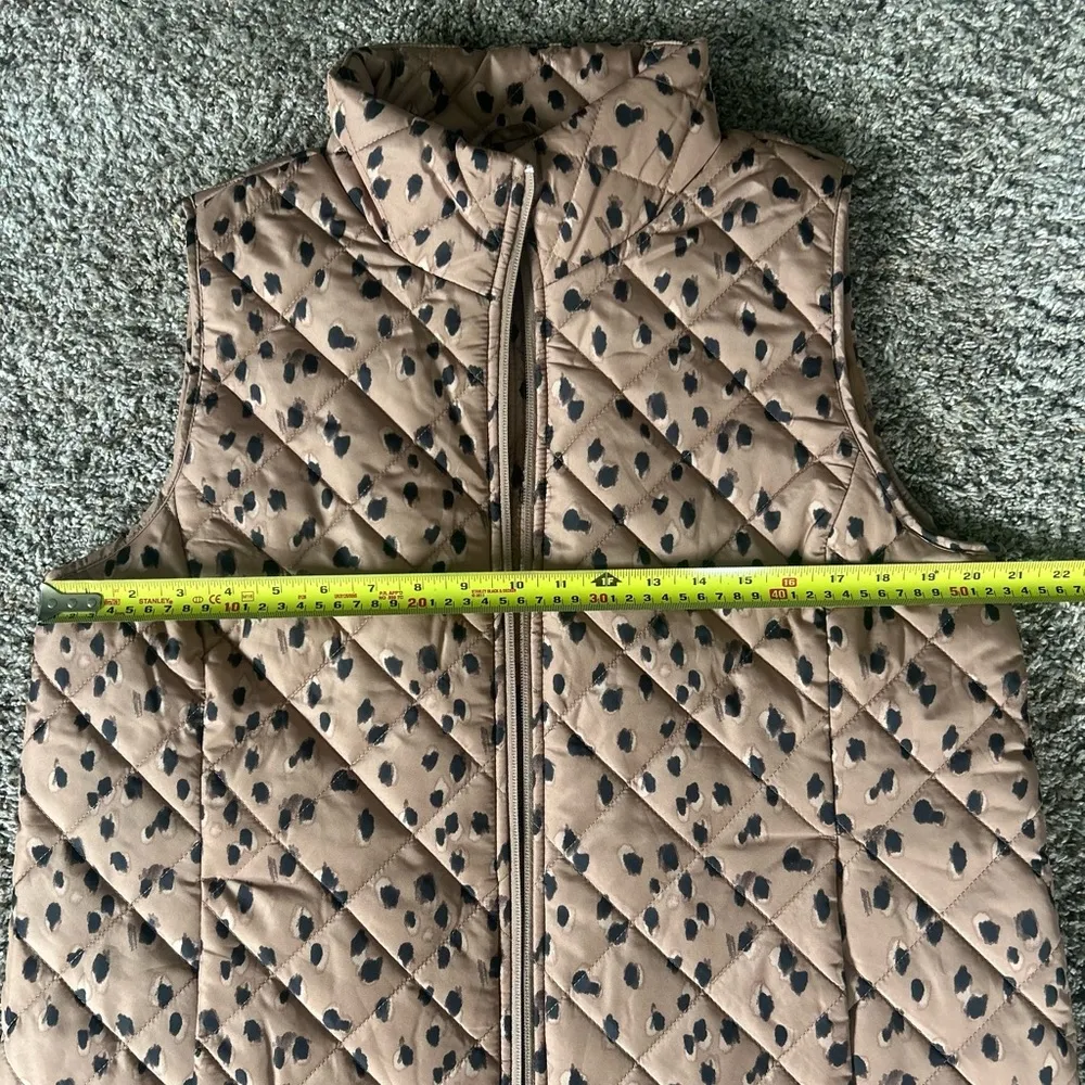 Lands’ End Women’s Leopard Print Lightweight Vest Medium 10/12 Tan - Image 9