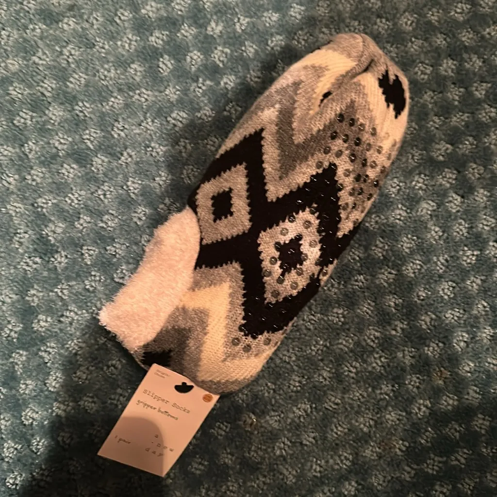 Slipper socks with grips one size NWT - Image 5
