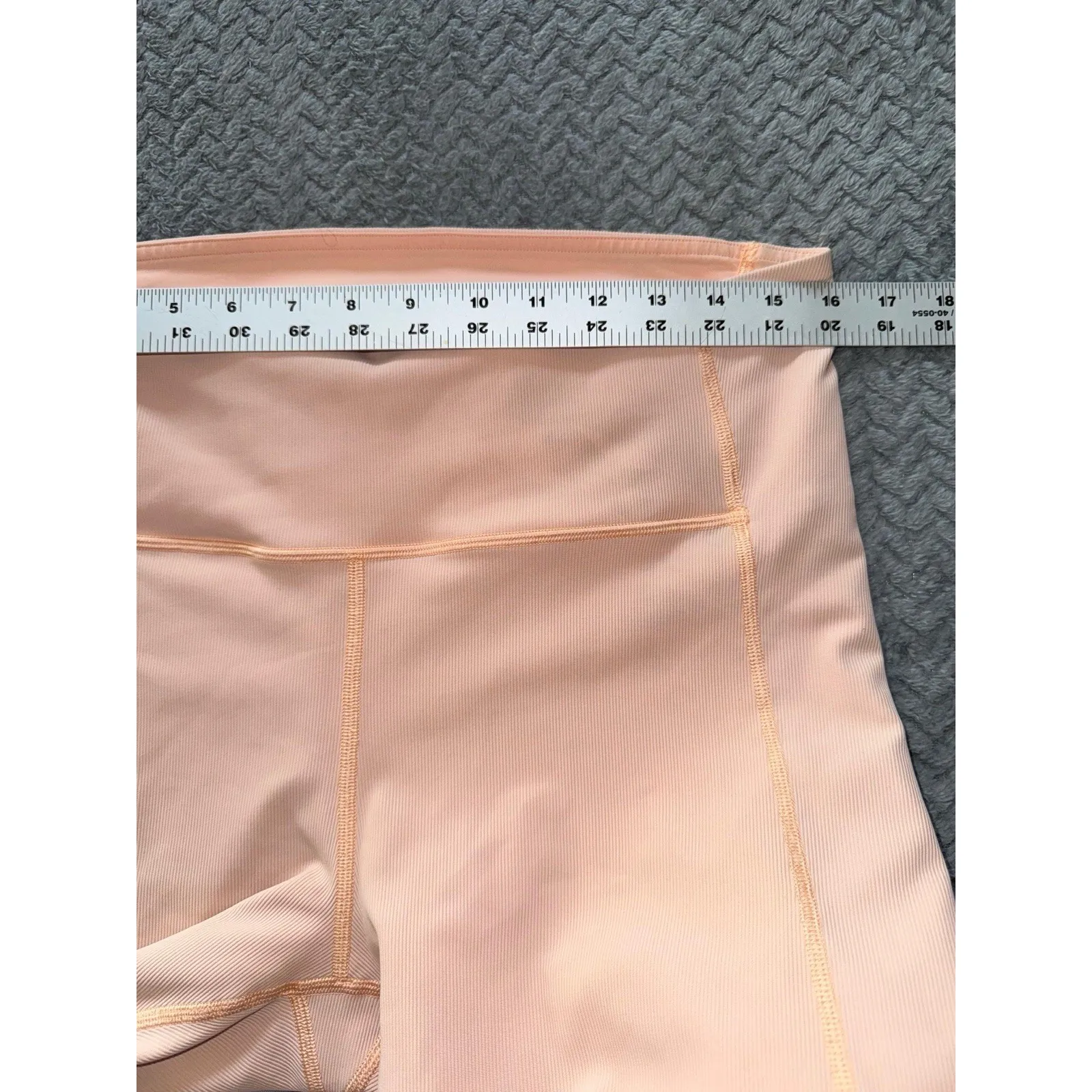 Lululemon Womens Train High Rise Shorts Bike‎ Ribbed Peach size 14 - Image 5