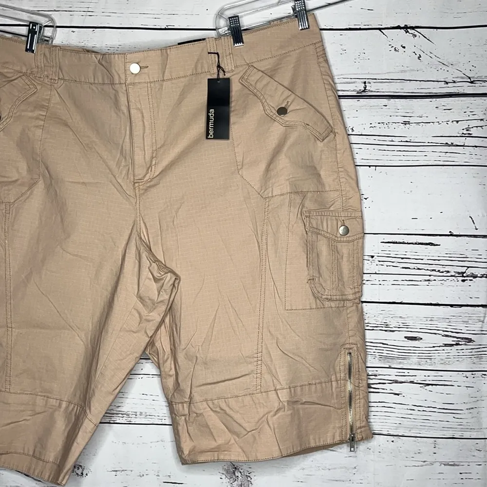 Venezia Lane Bryant NWT Size 28 Tan Side Zip Cargo Bermuda Shorts - Image 2