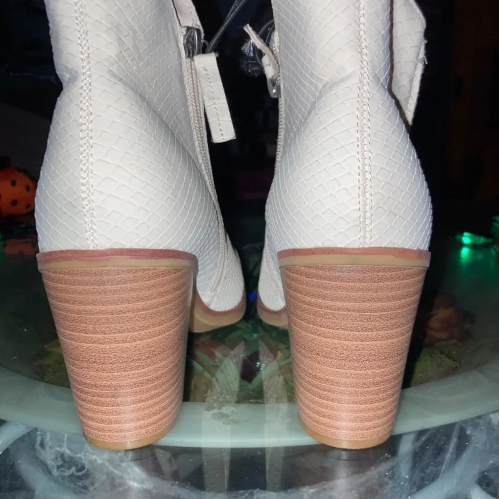 Maurice’s White Everly Ankle Boot - Image 5
