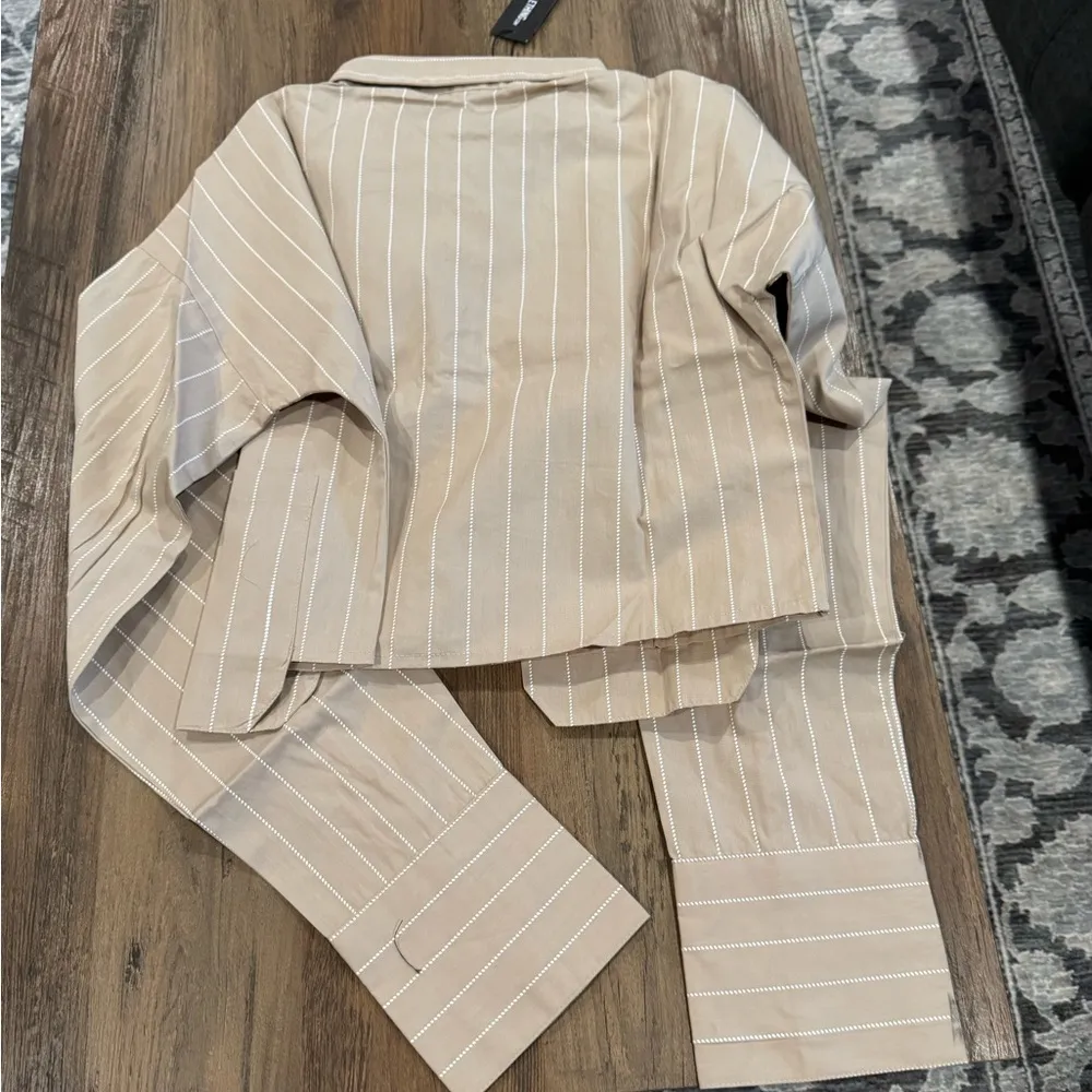 Pretty Little Thing Stone Pinstripe Pocket Detail Cropped Shirt Size 6 - Image 10