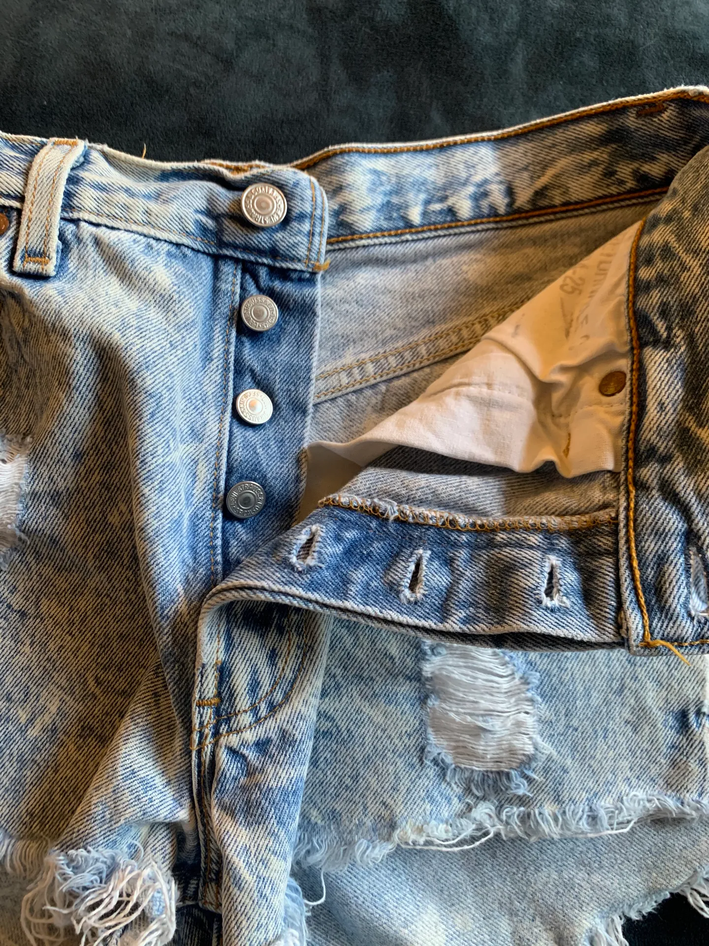 Levi’s Acid Wash Levi Shorts - Image 8