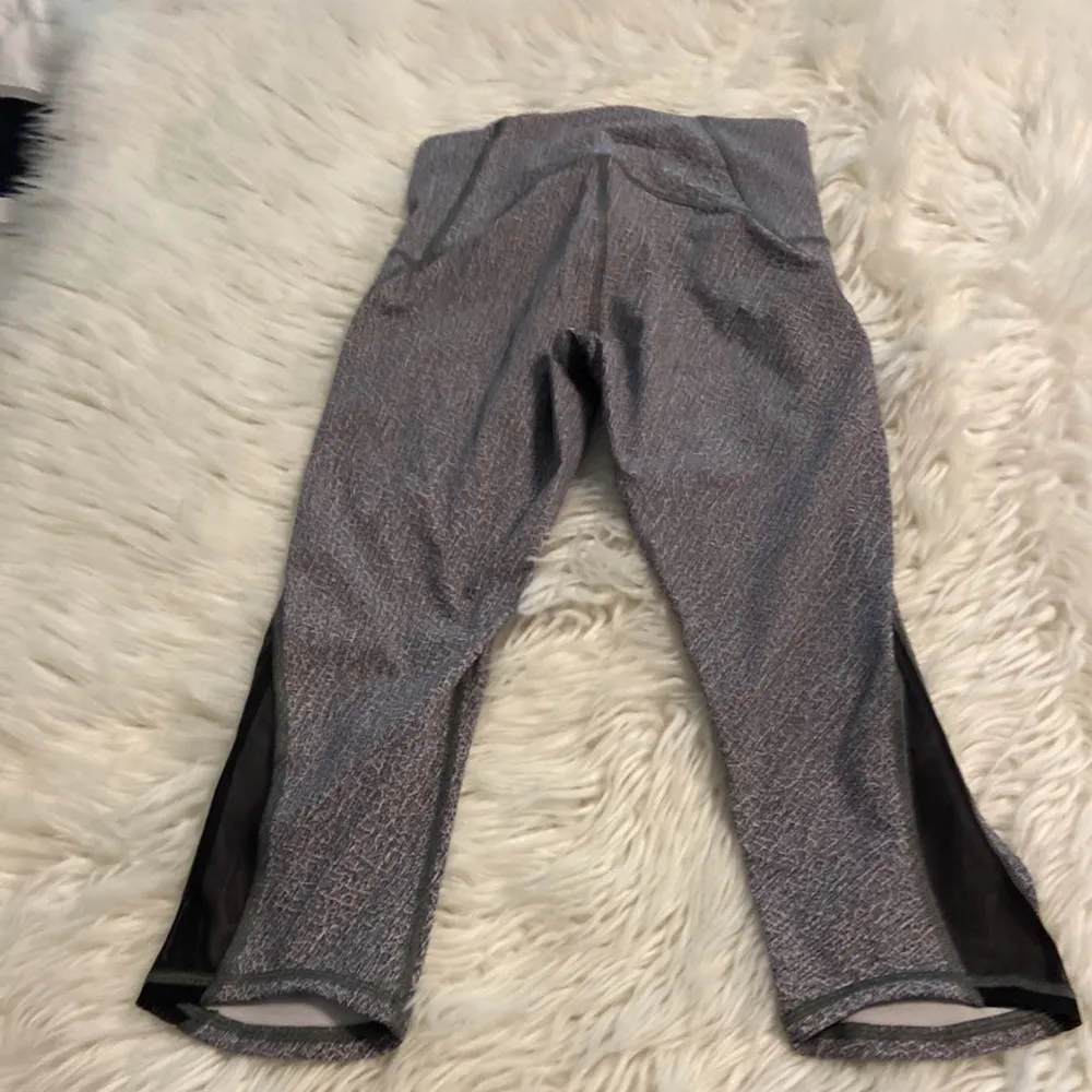 Lululemon Short Leggings size 4 used but good condition please see all photos - Image 5
