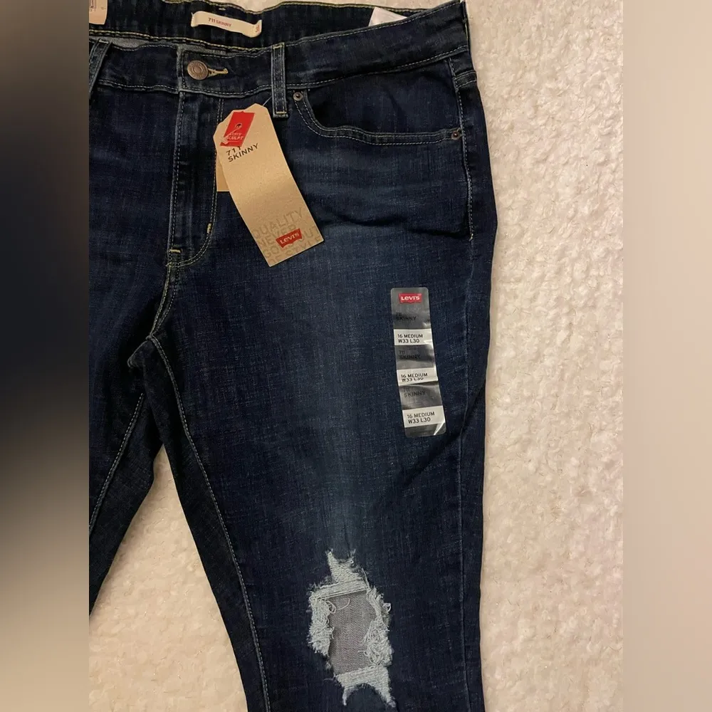 NWT Levi 711 skinny jeans women - Image 2