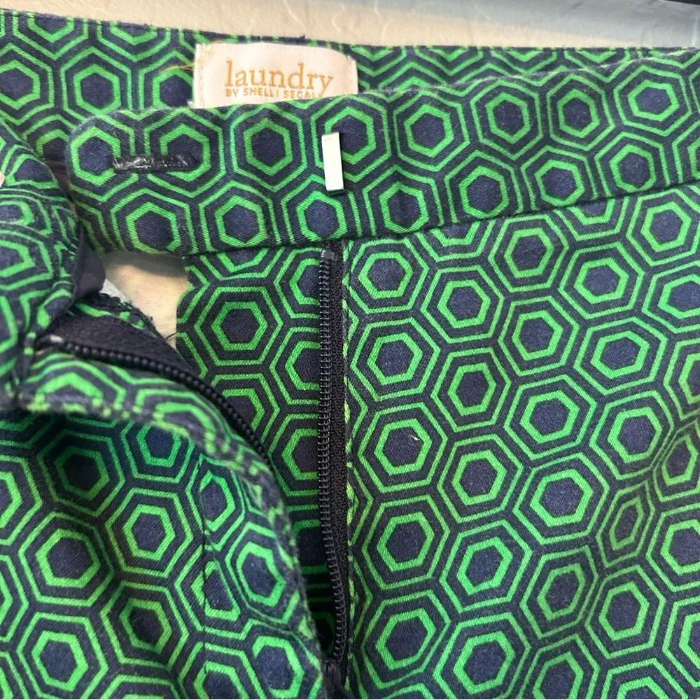 Laundry by Shelli Segal green and navy geometric print Bermuda shorts size 14 - Image 15