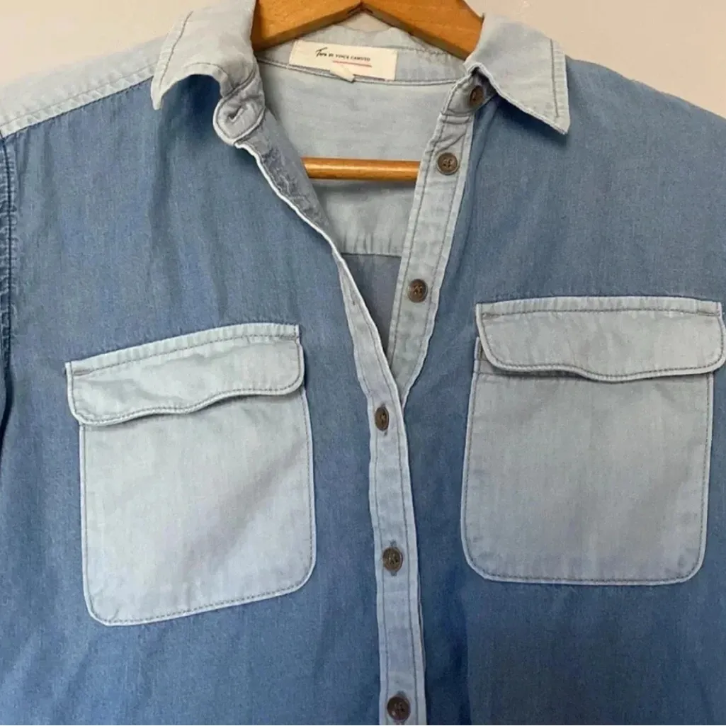 Two by Vince Camuto Two Tone Chambray Long Sleeve Top size Extra Small Blue - Image 4