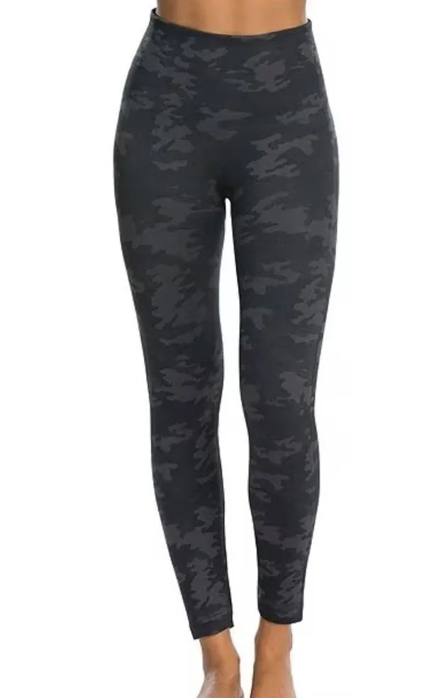 Spanx Seamless Dark Green Camo Leggings, EUC, Size Medium, MSRP $68 - Image 4