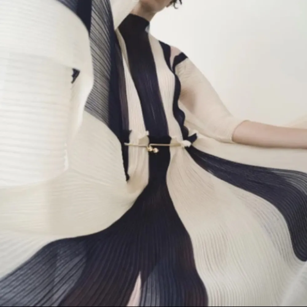 St. John silky gauze pleated gown - Image 7