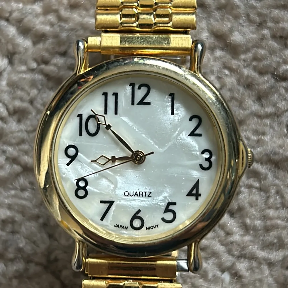Women’s vintage gold tone quartz bracelet‎ watch one size stretches - Image 2