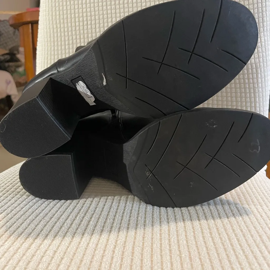 Me Too Black Ankle Booties - Image 3