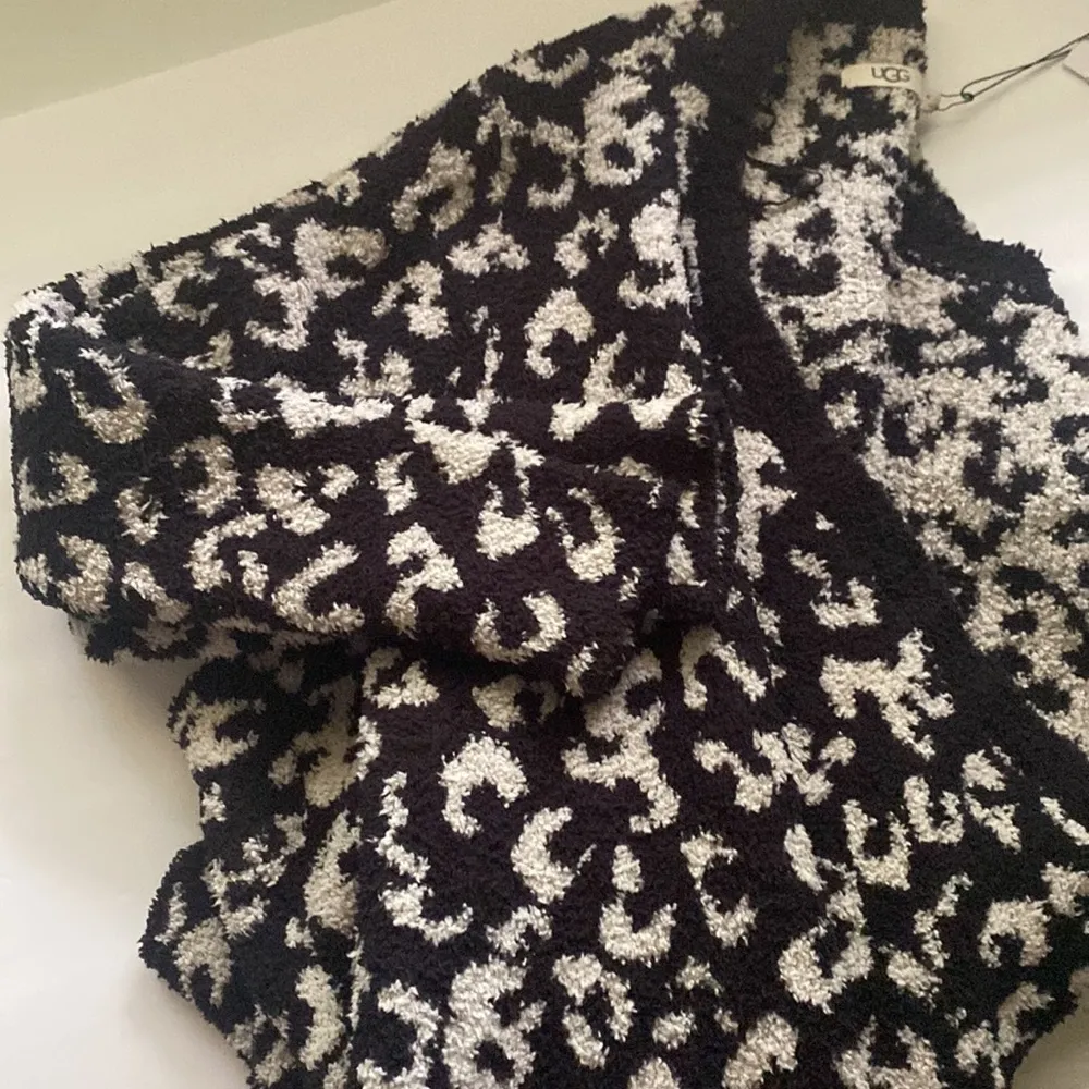 UGG NWT  ‘Phoebe’ leopard print long blanket wrap cardigan sweater, size medium - Image 9