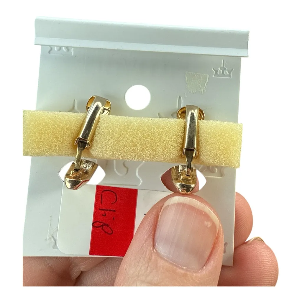 Vintage Gold Tone Faceted Huggie Hoop Earrings Unsigned - Image 2