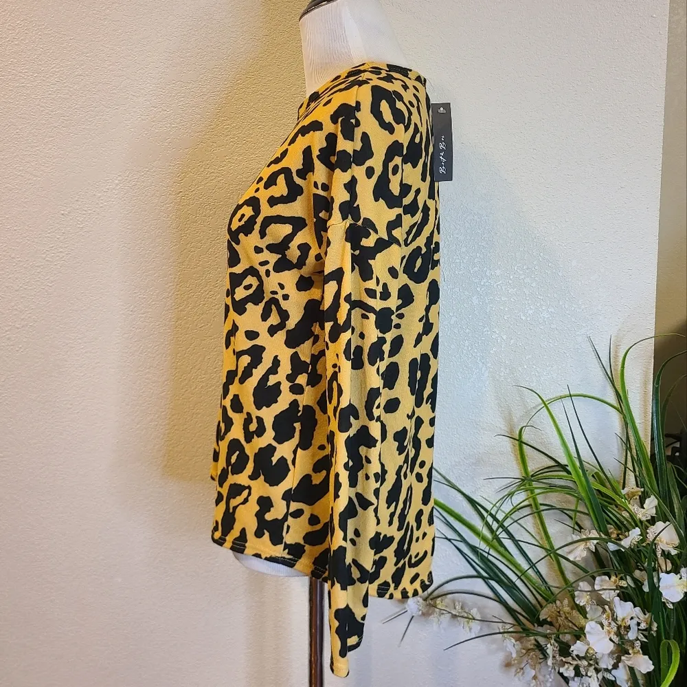 Brit & Bri Tiger Design Long Sleeve Blouse Size Small - Image 4