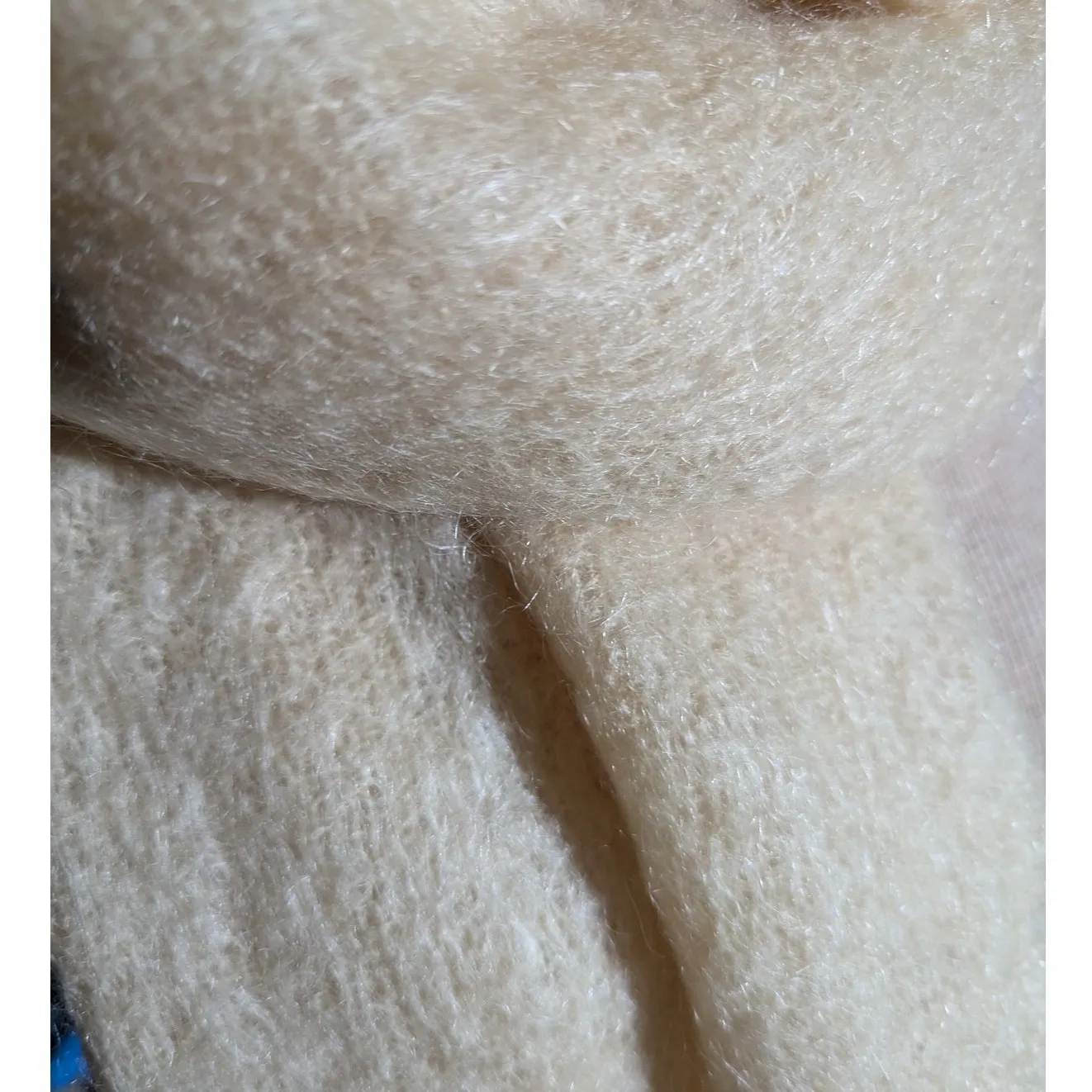 Vtg 1970s Ivory Mohair Cozy Wide Neck Scarf Winter Shawl OS 62" Length - Image 4