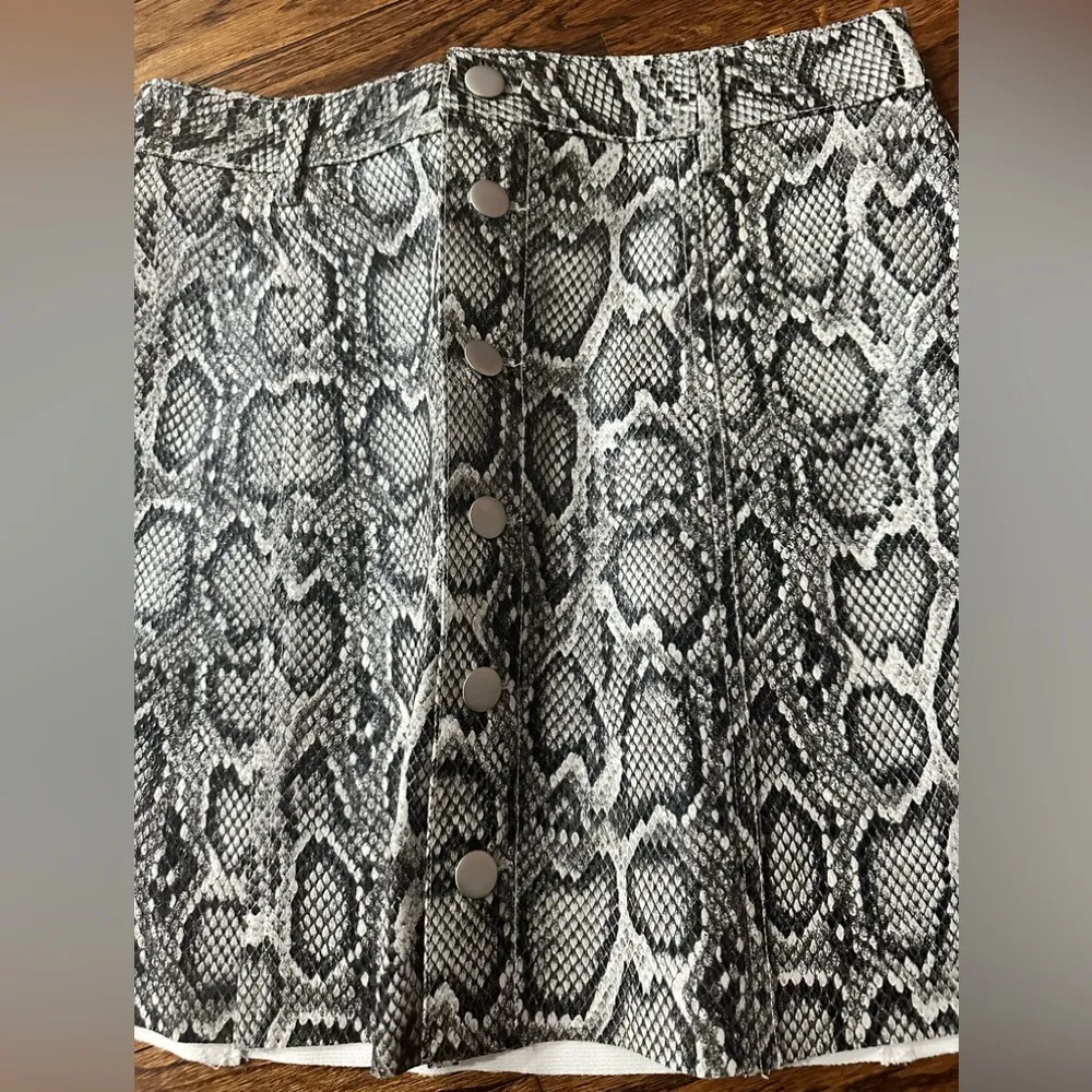 NWT Olivaceous snakeskin button-down skirt - Image 8