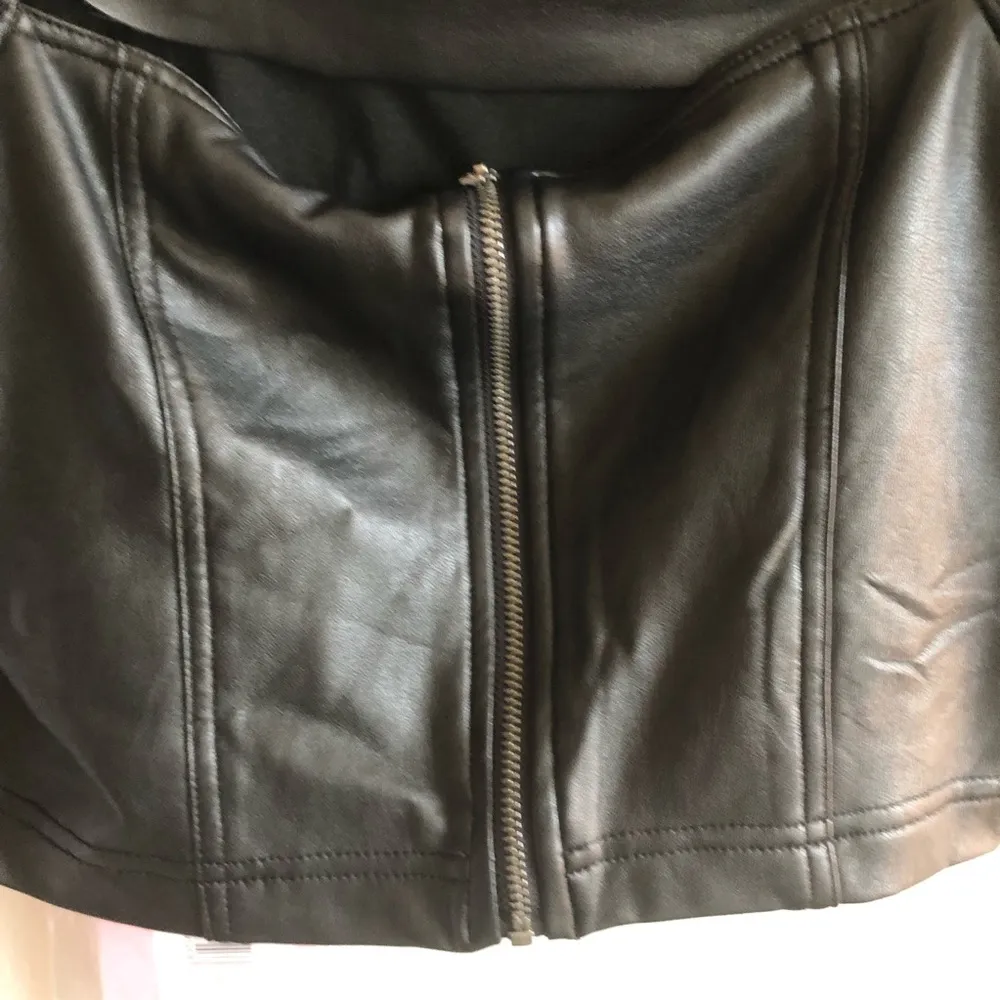 Avec Les Filles Crop Top Vegan Leather Puffed Sleeves Zipper Back Black Sz S NWT - Image 7