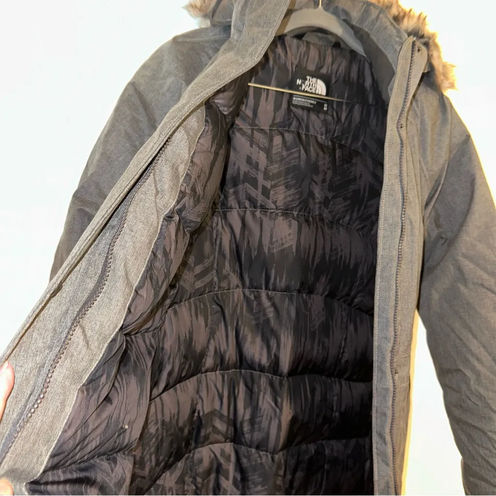 The North Face Women's Charcoal Dark Gray Heavy Hooded Parka Size Medium - Image 10