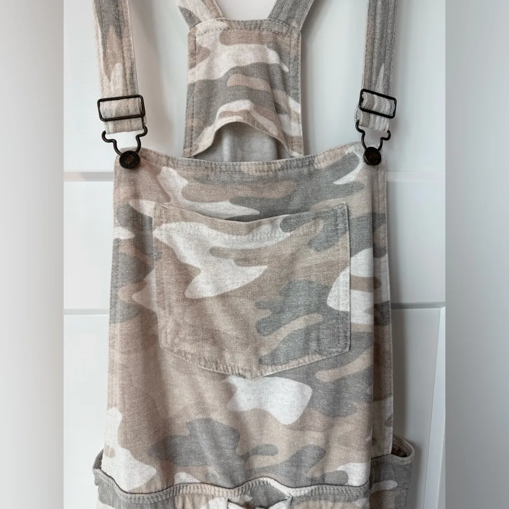 Wallflower Camouflage Overall Shorts size XL Tan - Image 2
