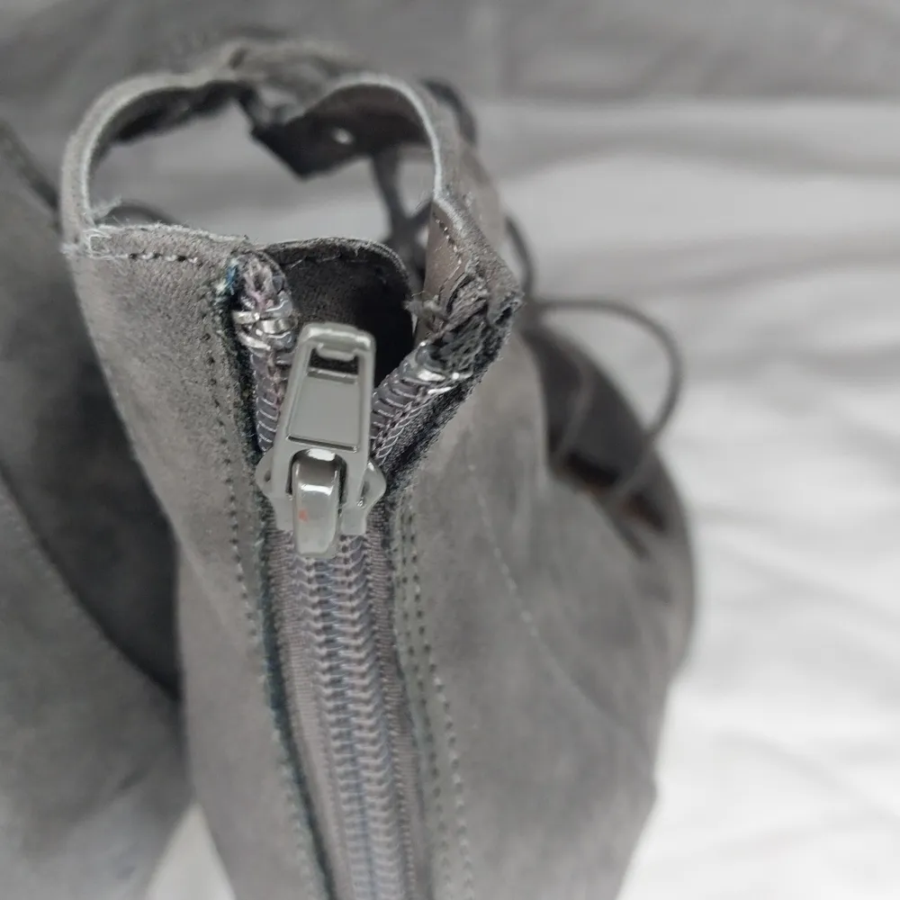 Penny Loves Kenny Gray Lace-Up Women's Heels Size 10 - Image 8