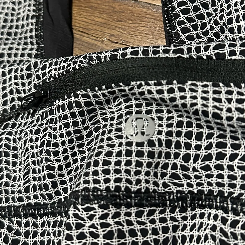 Lululemon  Speed Tight V 12 - Image 8