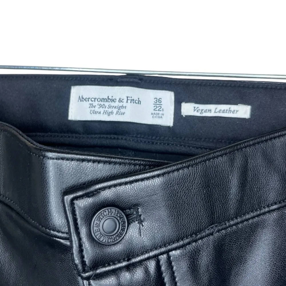 NWT Abercrombie Curve Love Vegan Leather Crossover 90s Straight Pant size 36/22s - Image 4