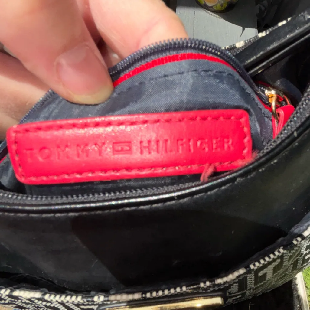 Tommy Hilfiger Crossbody - Image 6