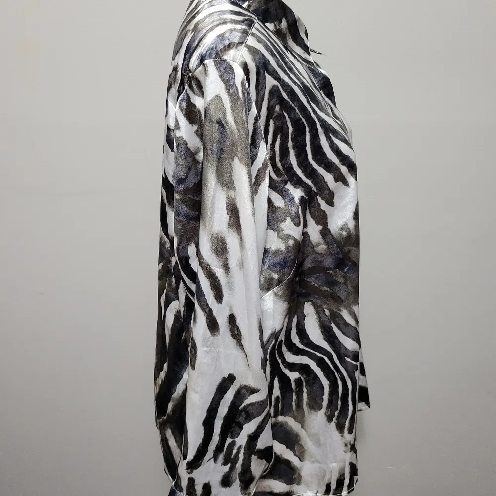Madison Paige zebra print button down size 2X - Image 3