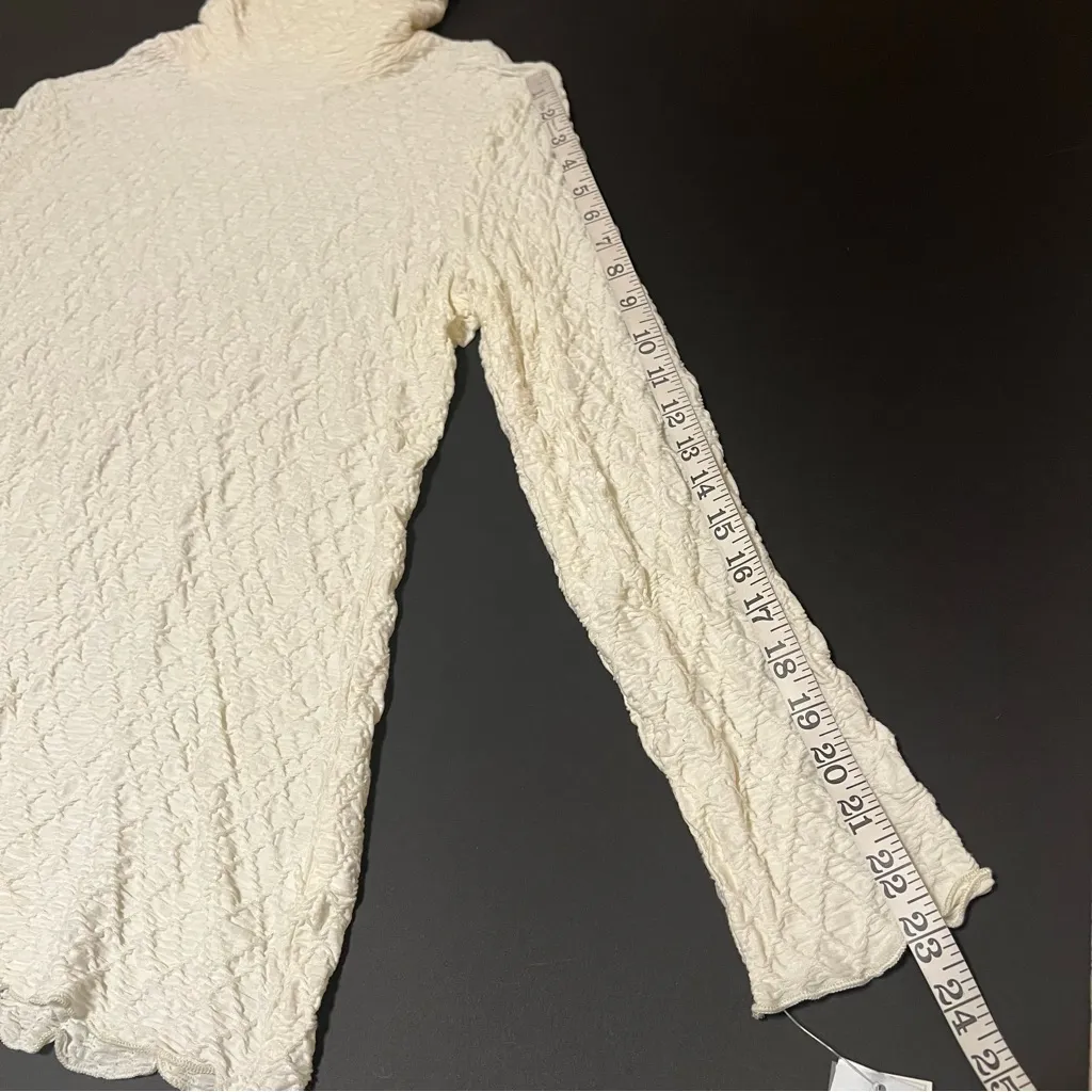 Snoskins textured turtleneck, Ski Snowboarding layer top cream color size L, NWT Size L - Image 8
